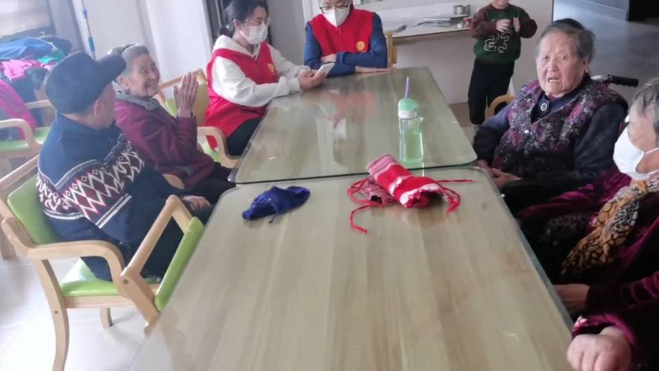 人工智能学院“爱溢夕阳”志愿服务队开展慰问老人志愿服务行动 - 烟理论坛