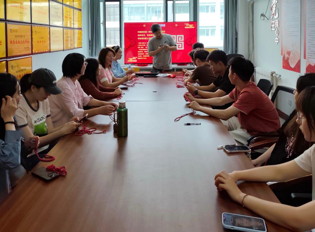 建筑工程学院开展“端午非遗韵，指尖中国结”活动 - 烟理论坛