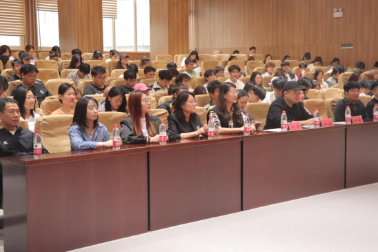 我校举办“爱我国防”大学生主题演讲比赛 - 烟理论坛