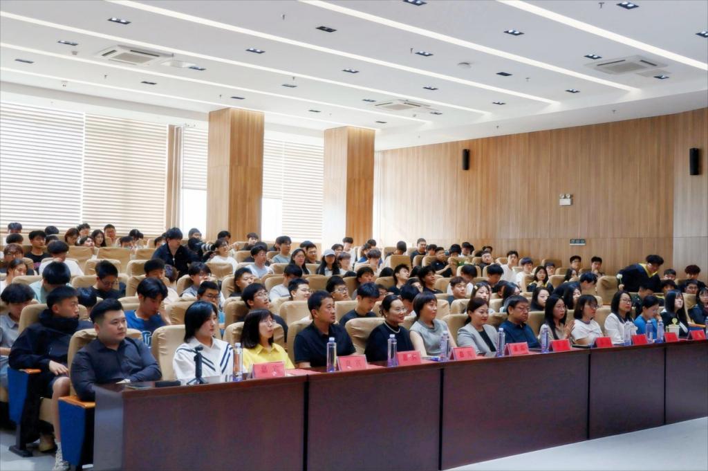今日乘风起 未来皆可期 机电工程学院举办2025届毕业特辑活动 - 烟理论坛